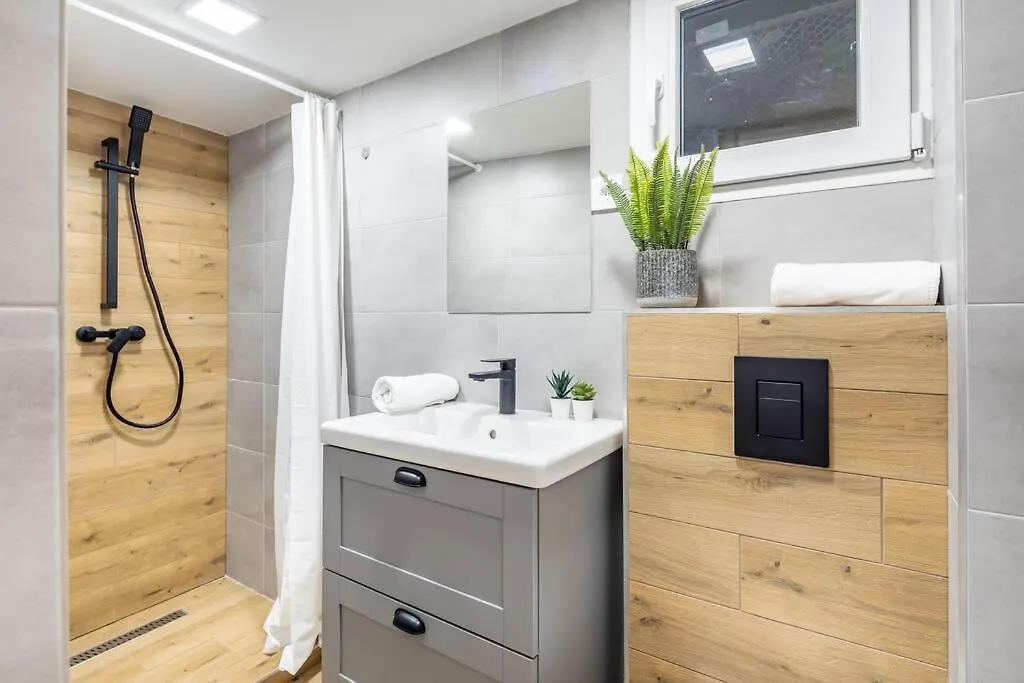 Cityscape Budget Apartments Doubledecker B Budapest Hungary