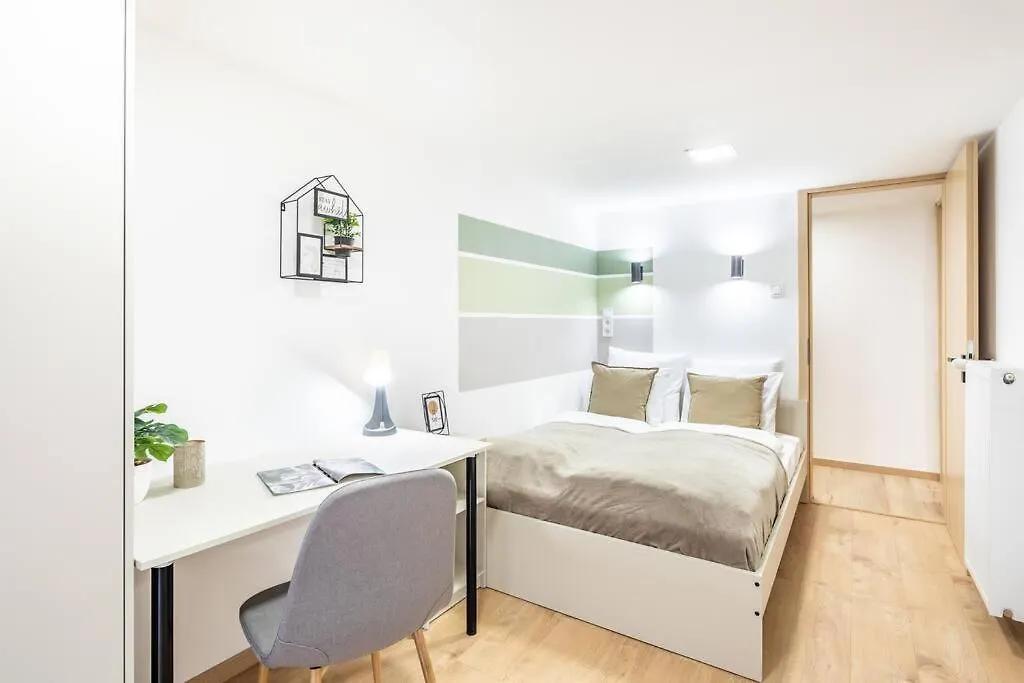 Cityscape Budget Apartments Doubledecker B Boedapest Hongarije