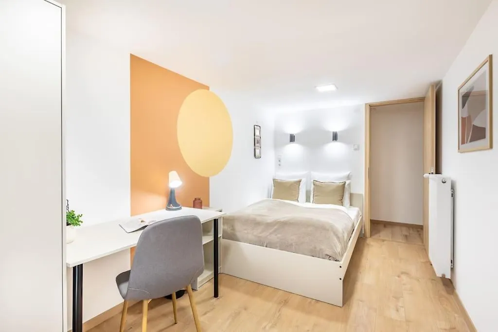 Cityscape Budget Apartments Doubledecker B Boedapest Hongarije